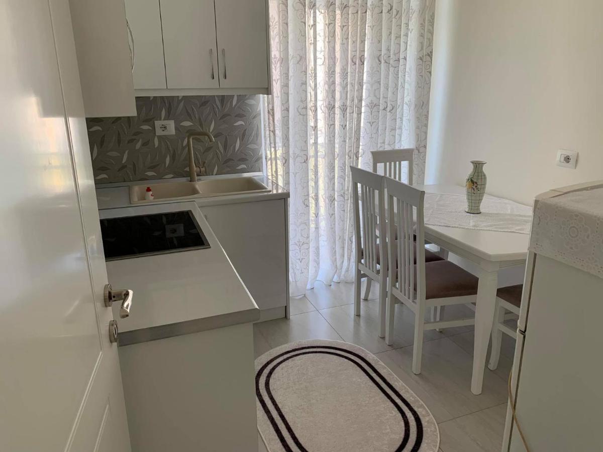 Apartament Oresti Korce Esterno foto