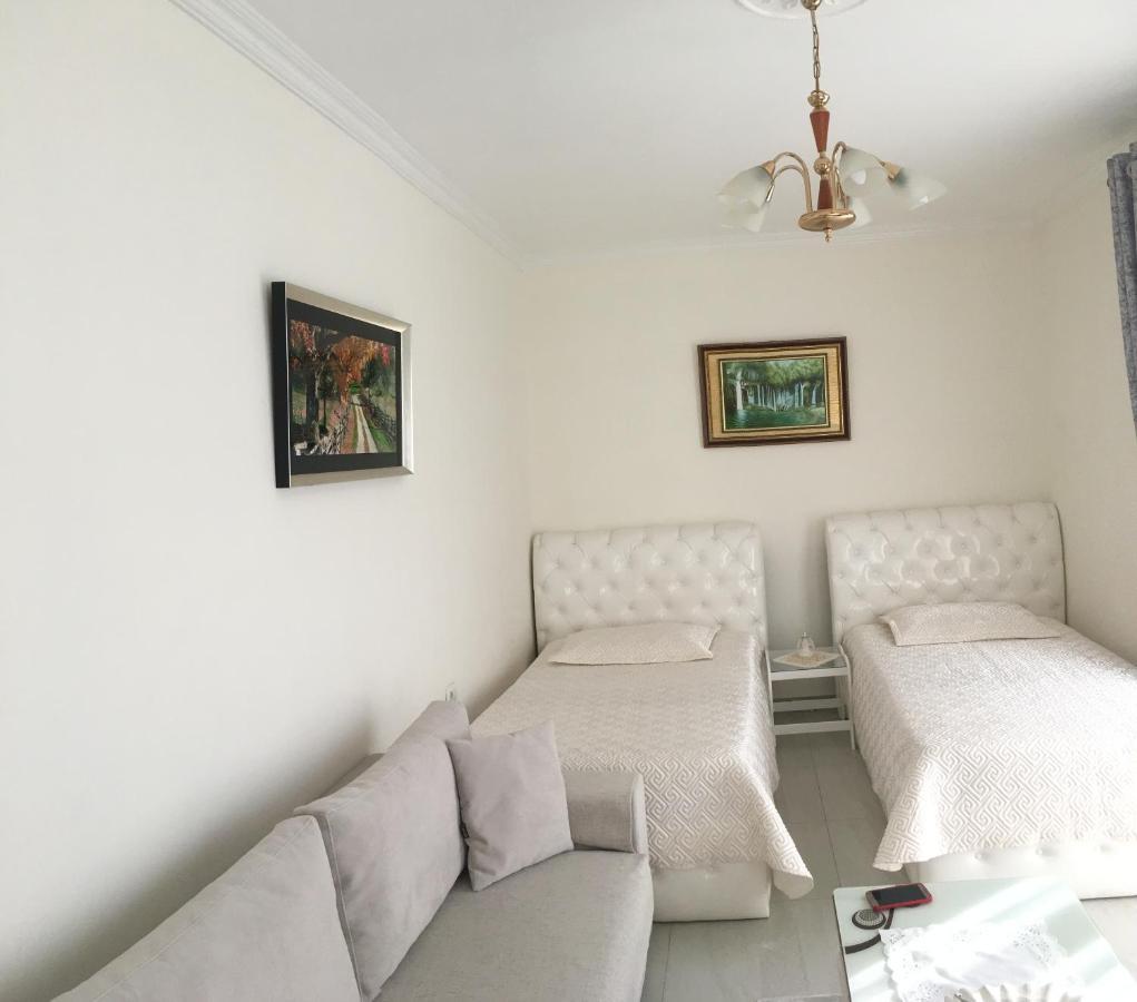 Apartament Oresti Korce Esterno foto